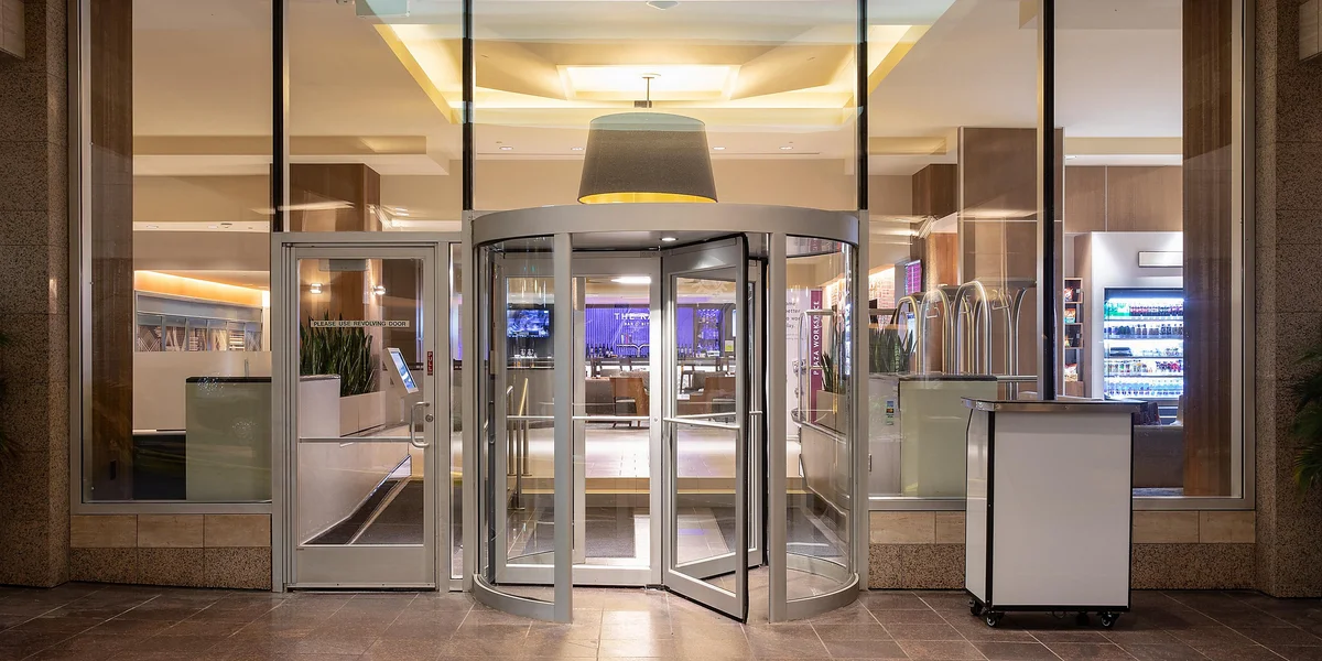 Crowne Plaza Kansas City - Image 4