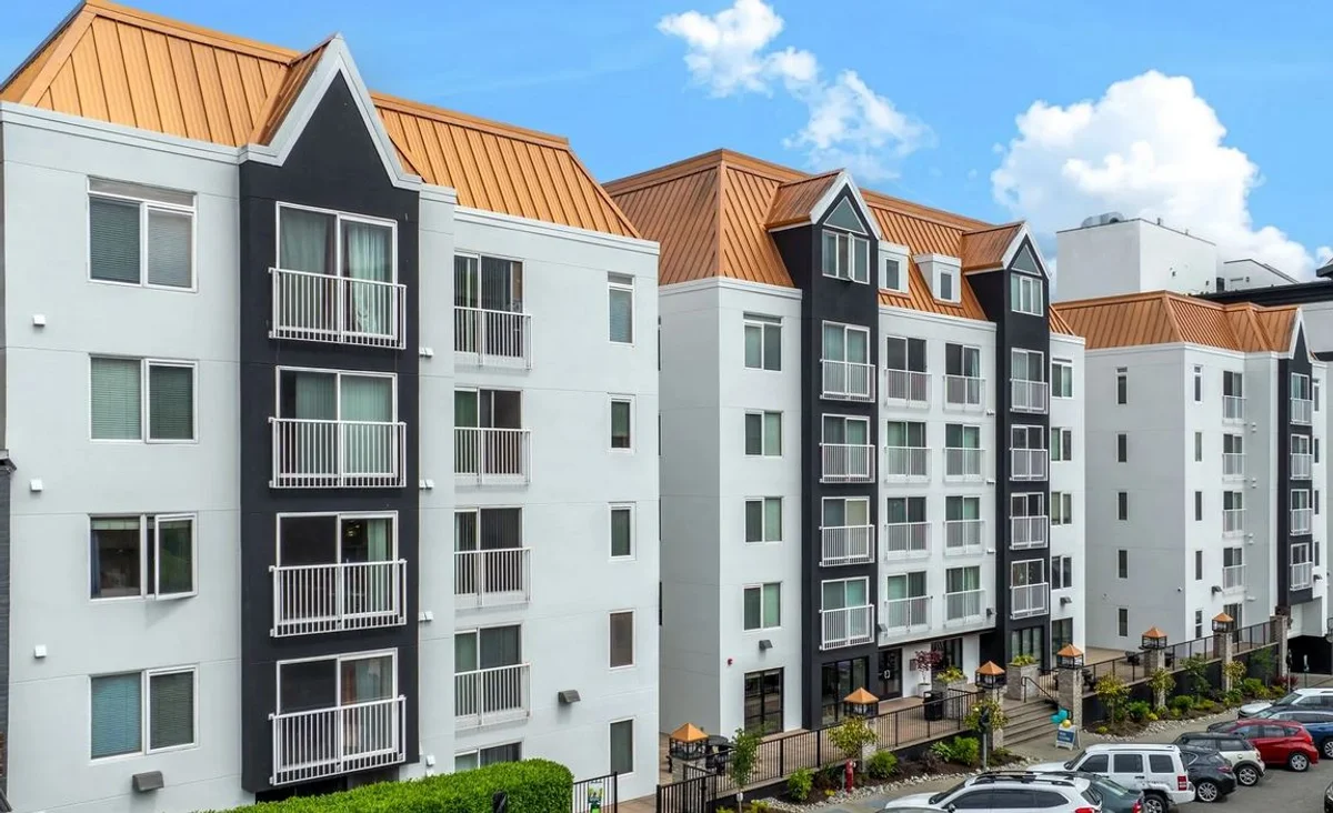 MET Apartments - Image 1